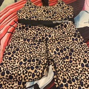 Exercise set. Leggings and matching sports bra